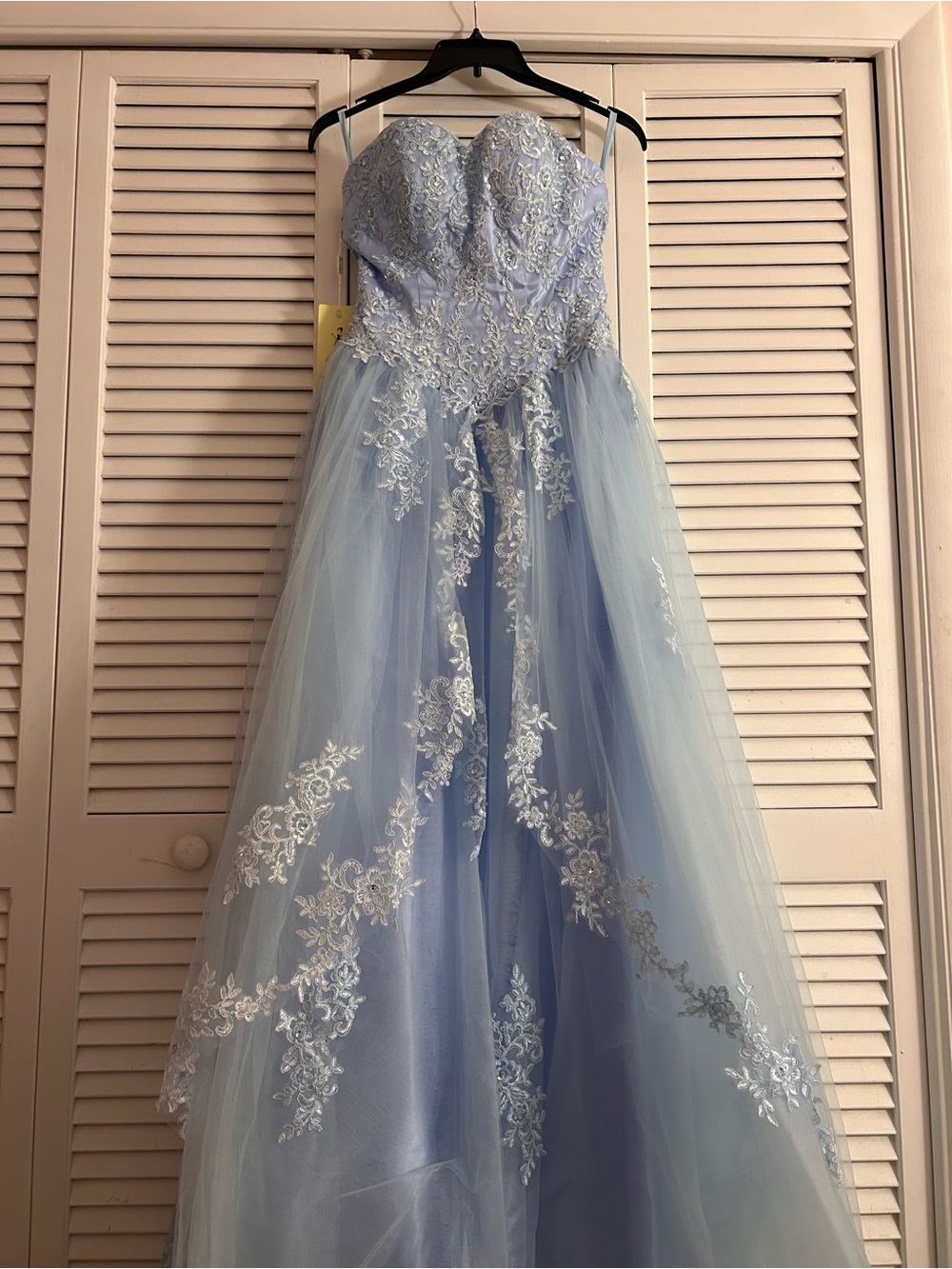 Women’s sweetheart lace prom dress